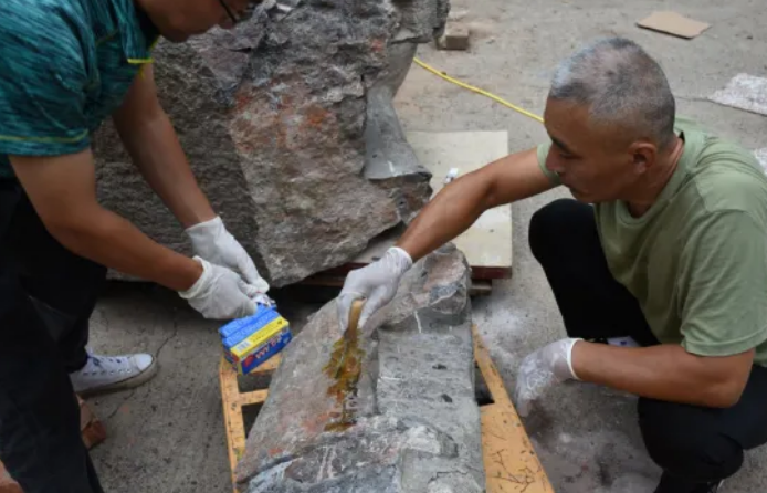 新安县实验初级中学石狮子保护修复工作顺利完成(图2) image.png