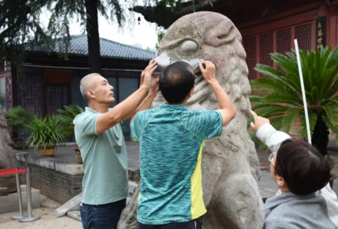 新安县实验初级中学石狮子保护修复工作顺利完成(图3) image.png