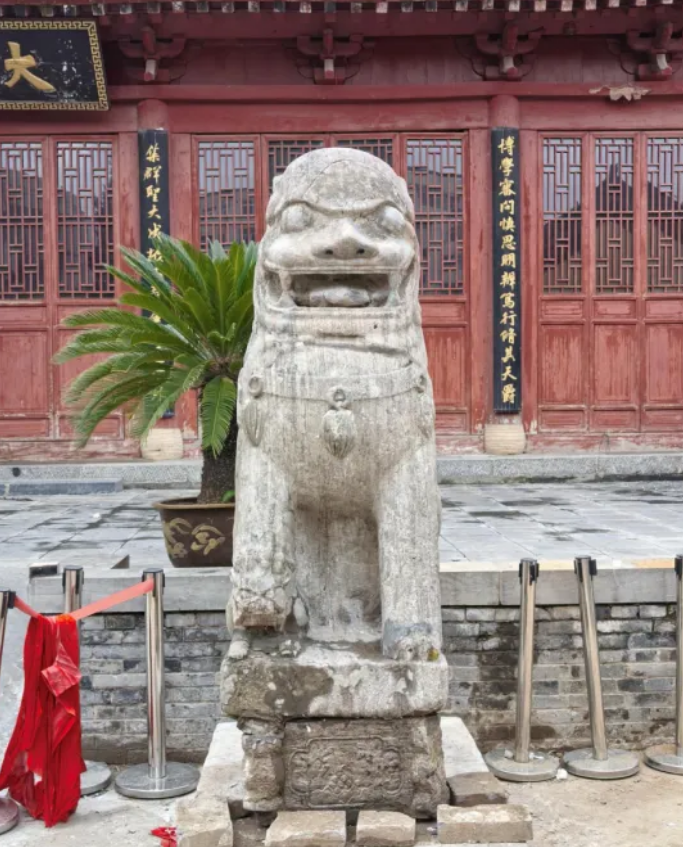 新安县实验初级中学石狮子保护修复工作顺利完成(图5) image.png